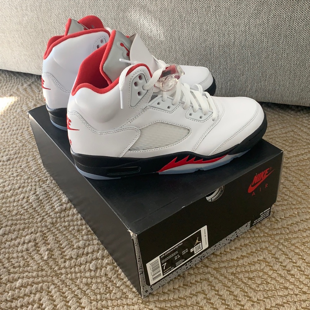 Air Jordan 5 Retro - NEW IN BOX